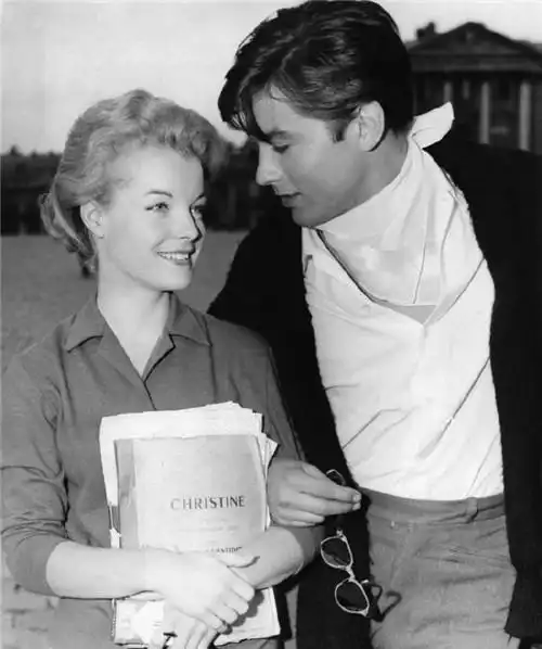 茜茜公主为爱放弃事业,毅然选择阿兰德龙,结果却被对方背叛