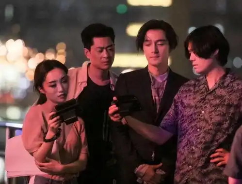 胡歌官宣当爸后,与妻子高清同框照首曝光,黄曦宁倚着胡歌好甜蜜