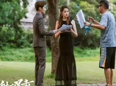 关晓彤鹿晗热恋,一秒都离不开对方,手机一个画面暴露内心的自卑