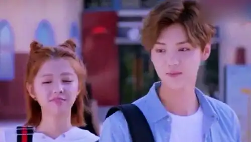 甜蜜暴击方宇少女装扮惊艳众人,明天偷瞄了好几眼