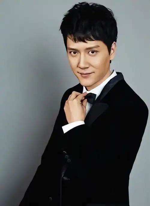 冯绍峰公开表白,亲密照片曝光引热议,网友恭喜找到最值得爱的