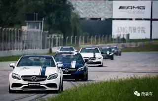 头文字d看了10遍又怎样,我要开着amg去赛道玩漂移