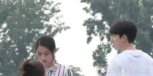 胡同关晓彤林一路透照,身高太搭了,cp感有了