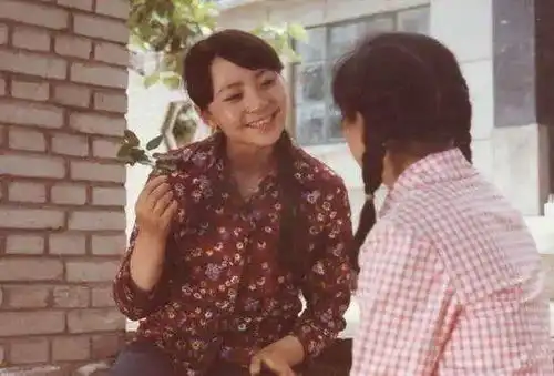 60岁退休,经典无数,她的作品你一定看过
