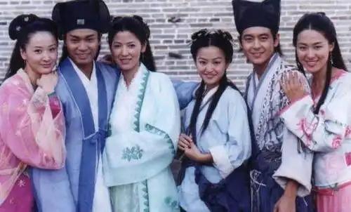 她因意外从舞者改演员,一个角色被骂多年,今55岁单身却很优雅