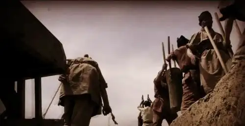 匈奴明明已经被秦始皇打败,为何他不乘胜追击,而是修长城防御
