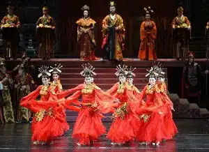 她体重140斤,舞姿倾城,迪丽热巴都比不上