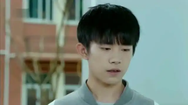 我们的少年时代白桃cp擦出火花,一场意外之吻更成亮点
