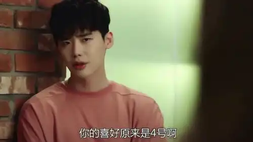 w两个世界女孩参观李钟硕的内裤,不料被他抓个正着