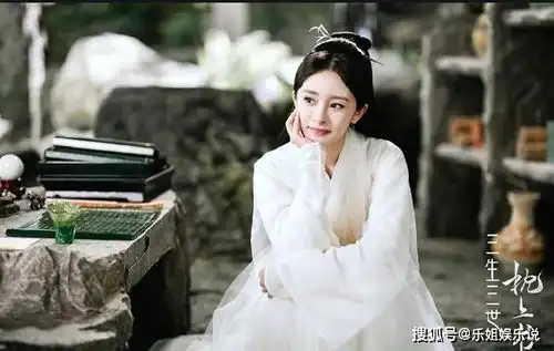 杨幂十年来黑料不断,却越来越红,如今单身的杨幂,她真命天子会是谁呢
