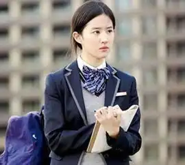 同样是穿校服,杨紫可爱,刘亦菲优雅,看到最后想抱走形象