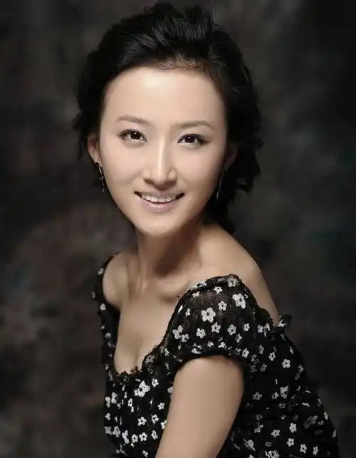 女演员刘佳佳因出演金粉世家而走红,如今回归生活销声匿迹

