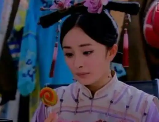 笑死人不偿命的穿帮图4穿越而来的围观群众姿势也太骚了吧