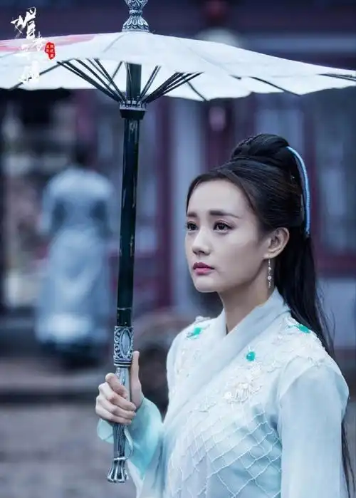 媚者无疆这部剧女主的卧蚕太美,古装时装淡妆浓抹总相宜
