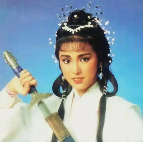 看了金庸武侠世界的歪嘴黄蓉,我更怀念翁美玲8版黄蓉对比
