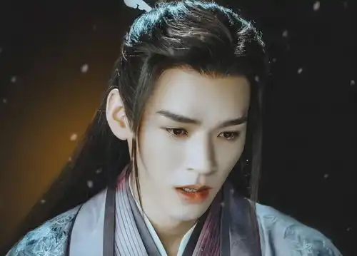 疯批美人别硬演,有人惊艳了时光,有人用力过猛像真疯