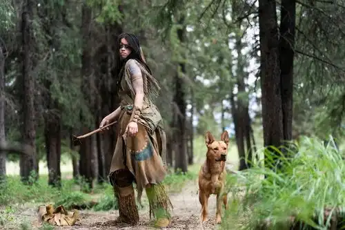 铁血战士猎物新剧照印第安少女大战铁血战士