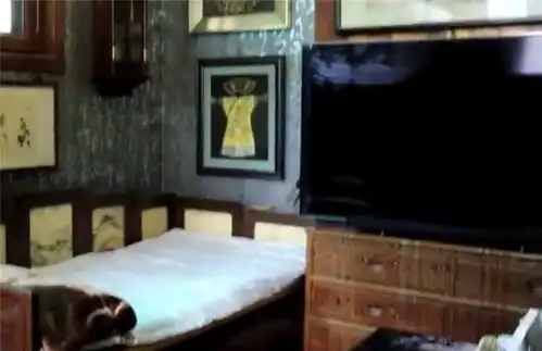 北京胡同土豪大爷27㎡蜗居,红木家具配古董,凡尔赛级的小房子