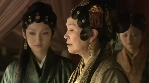 新红楼梦王熙凤夸赞晴雯是丫环里最好看的,老婆子出馊主意