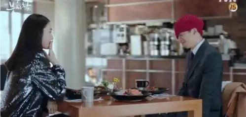 崔智友挺孕肚客串新浪图片
