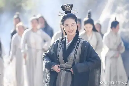 周海媚发新倚天屠龙记剧照,真的被54岁的她美到了
