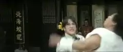 成龙女扮男装,功夫更是了得
