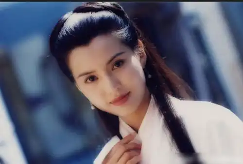 十个版本的小龙女,经典的不是刘亦菲版本,是与刘德华合作的她
