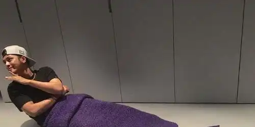 罗志祥晒照扮美人鱼网友八爪鱼变异啦
