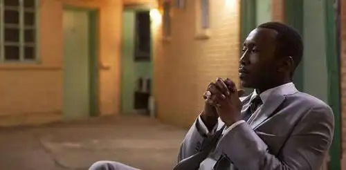 黑人窒息的背后暴露的是什么
