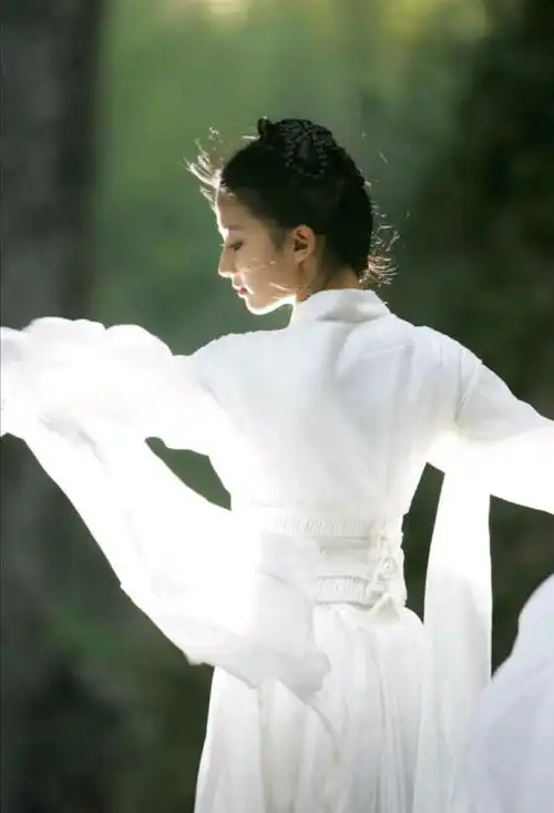 于正赞baby小龙女造型,假如baby真演小龙女,于正真的可以翻盘吗
