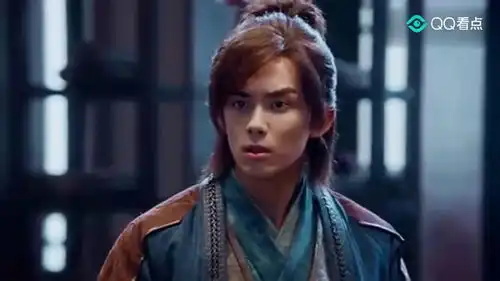 斗破苍穹萧薰儿用鸡蛋帮韩闲把淤血化开,萧炎看在眼里吃起醋来