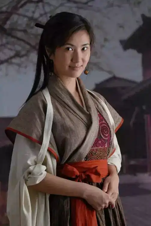 38岁边潇潇嫁金牌导演,今怀二胎生活滋润,只可惜了印小天
