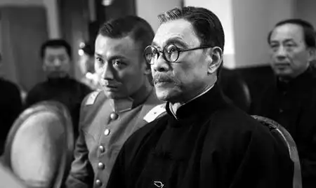 建党发新剧照王学圻变身北大校长蔡元培
