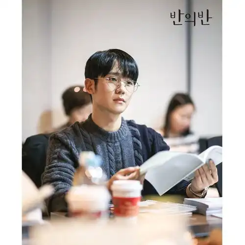 爱的迫降李正赫玄彬撞衫暖宝宝丁海寅私服针织毛衣就是有能力让人品味提升