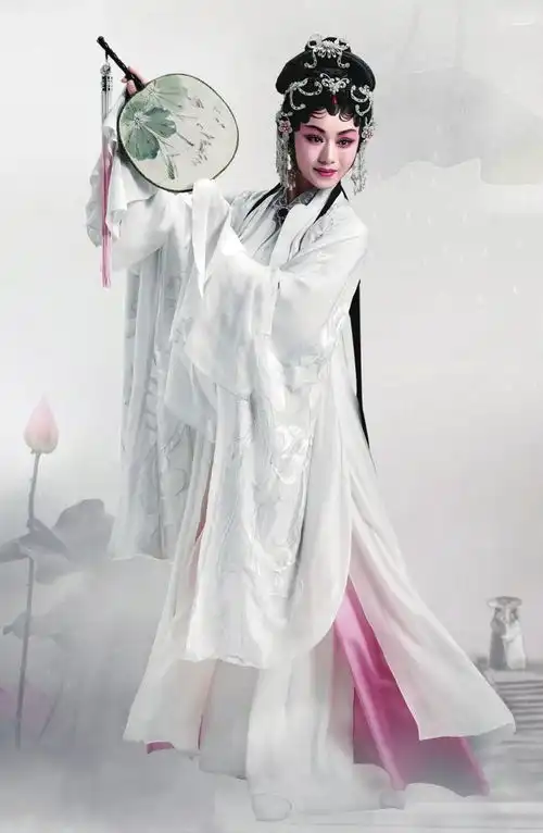 聚焦2024全国两会曾小敏让年轻人在粤剧中看到中国文化新表达
