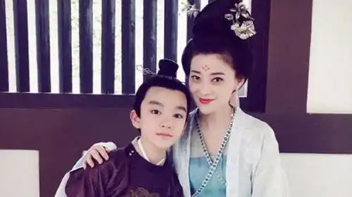 天盛长歌少年宁奕,与梅婷轻松搭戏,其实他早已是个小戏骨
