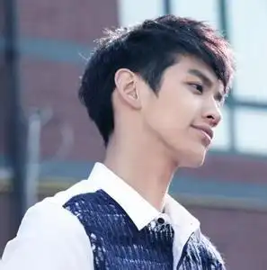 小时代里顾源的照片,他叫什么真名
