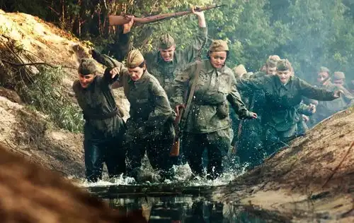 阿列克谢耶维奇关于战争的一切,我们都是从男人口中得到的
