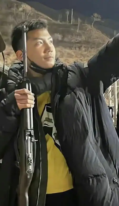 胡军13岁儿子探班长津湖,网友都长这么高了