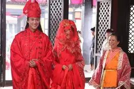 错点鸳鸯曝剧照戚迹赵丽颖入洞房嘟嘴亲吻
