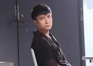 王祖贤最早剧照流出,谁注意到她身边的小龙套现已成天王巨星
