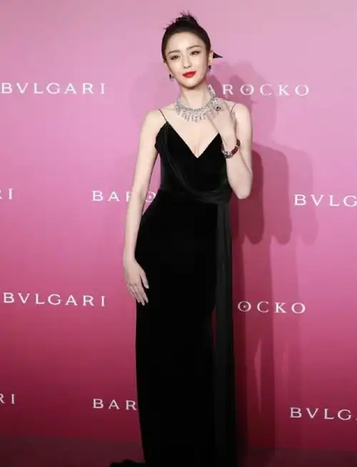 三大女神同场,佟丽娅李小冉王丽坤秀迷人身材,谁能艳压群芳