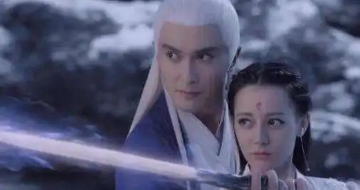 以为凤九和帝君够配了,看到高伟光和热巴的现代装,网友我磕了
