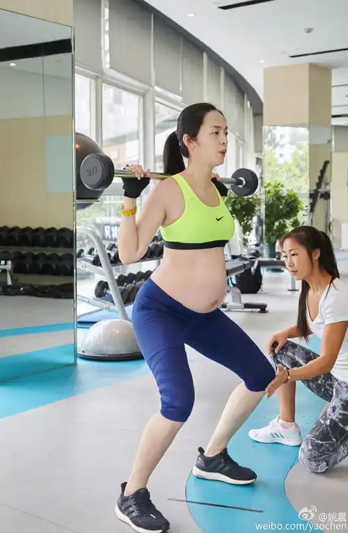 谢楠怀二胎依然马甲线惊人好身材养成术看这里
