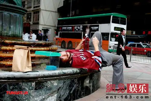 单身男女曝最新剧照古天乐吴彦祖大打出手