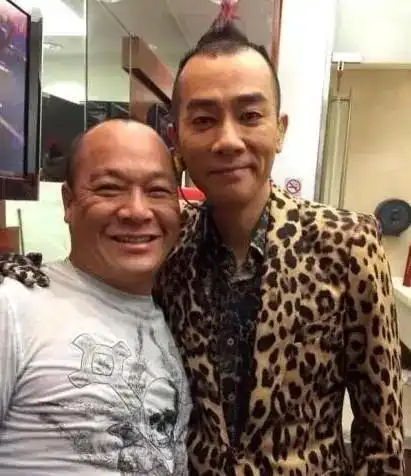 大b哥晒与袁咏仪亲密合照,疑向张智霖示威,不给仙靓夫妇留面子