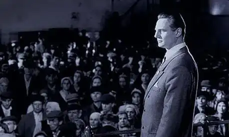 电影辛德勒的名单里面,为什么会有一个穿着红衣服的小女孩呢