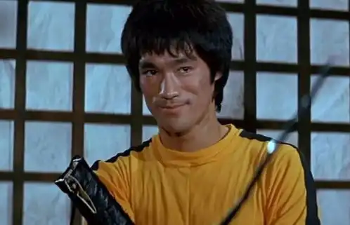 1973年李小龙猝死丁佩家中,谋杀还是另有隐情,究竟发生了什么
