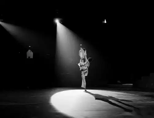 独家放送唐诗逸乡愁无边超清黑白剧照