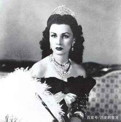 埃及最美公主,20岁戴上伊朗后冠,结婚六年因生不出王子被废掉